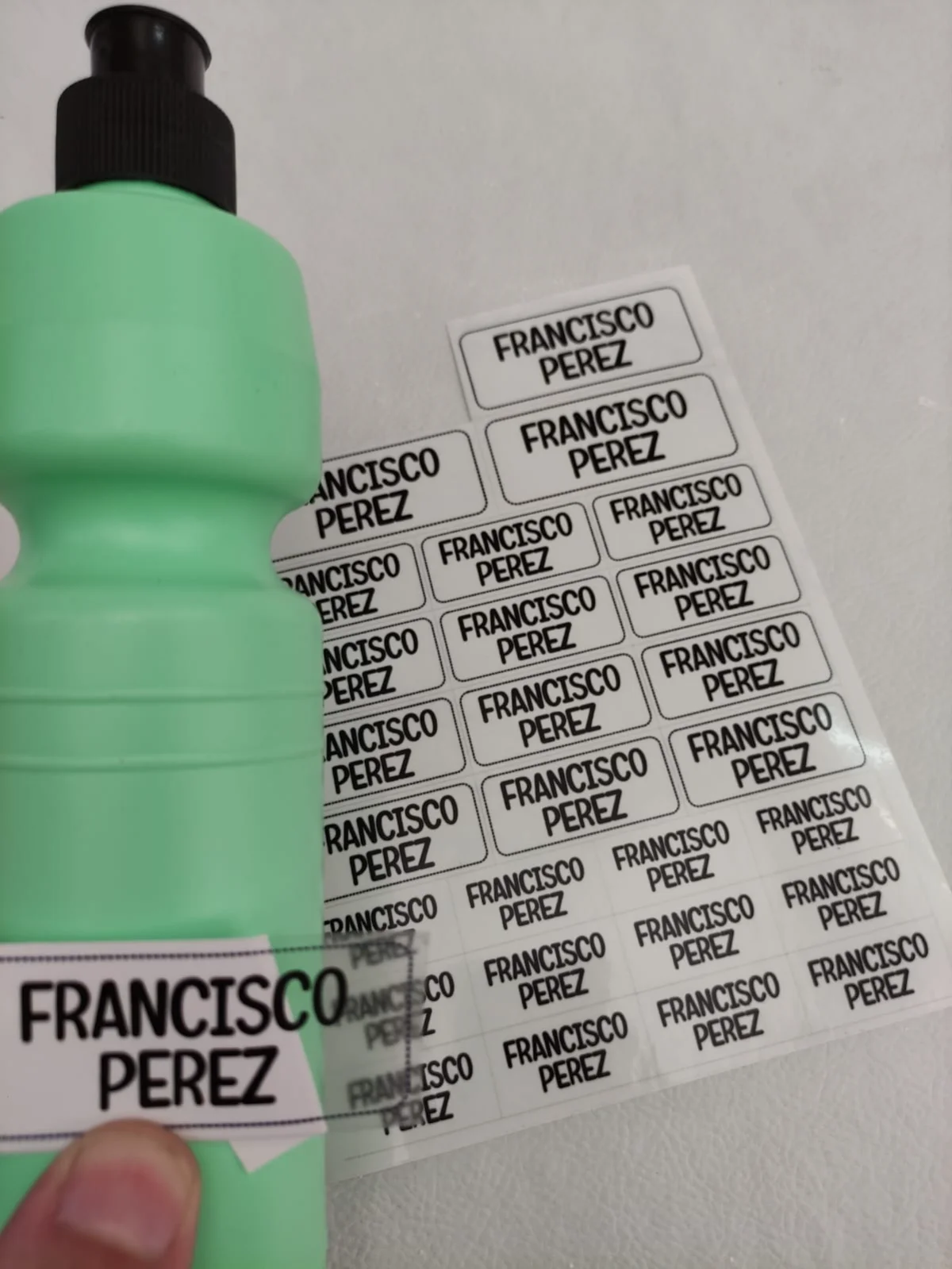 STICKERS DE VINILO TRANSPARENTE x28 - Resistentes al agua